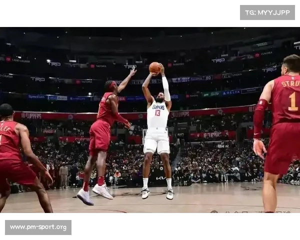 NBA总决赛惊天绝杀震撼全场 球迷彻夜狂欢庆祝历史性胜利 NBA总决赛惊天绝杀震撼全场 球迷彻夜狂欢庆祝历史性胜利